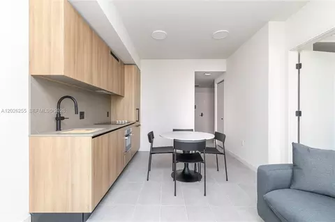 121 NE 5th St #510, Miami, FL 33132