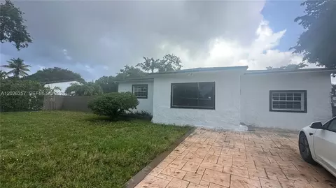 1090 NW 134th St, North Miami, FL 33168