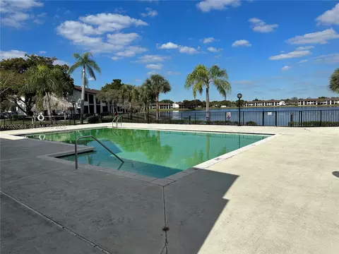 215 Lake Pointe Dr #204, Oakland Park, FL 33309