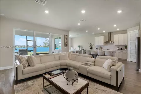 6489 NW Cloverdale Ave, Port Saint Lucie, FL 34987