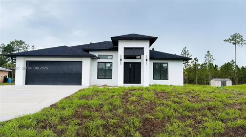 911 Cleveland Ave, Lehigh Acres, FL 33972
