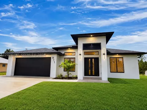 911 Cleveland Ave, Lehigh Acres, FL 33972