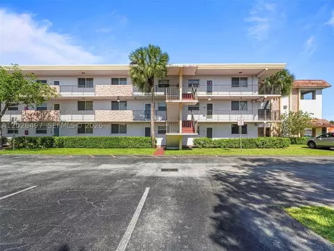 5985 Del Lago Cir #215, Sunrise, FL 33313