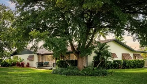19505 SW 272nd St, Homestead, FL 33031