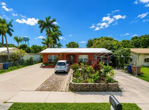 422 Ballair Rd, Fort Myers, FL 33905
