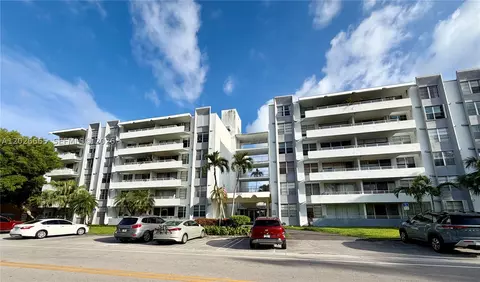 1080 94th St #312, Bay Harbor Islands, FL 33154