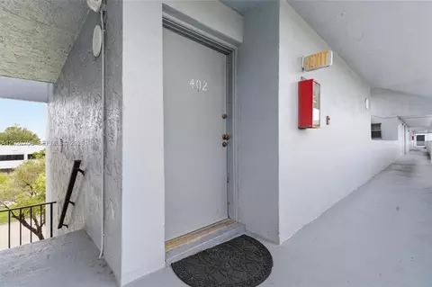 210 Fontainebleau Blvd #402, Miami, FL 33172