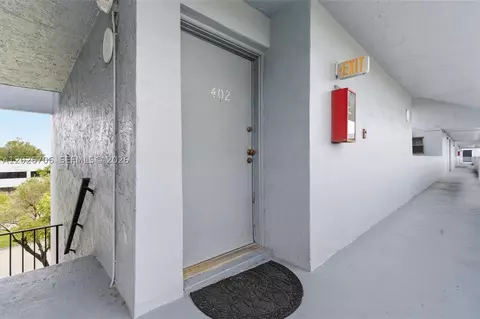 210 Fontainebleau Blvd #402, Miami, FL 33172