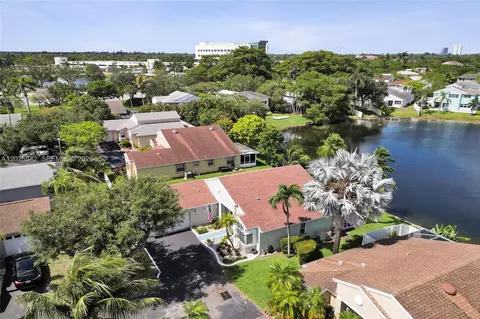 10639 Lago Welleby Dr, Sunrise, FL 33351