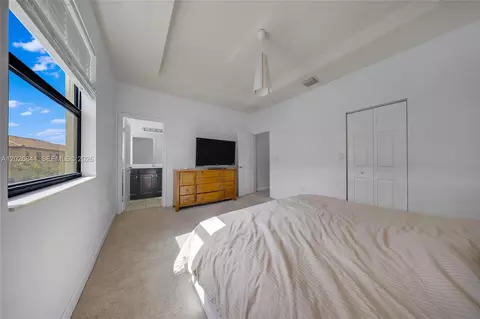 Bedroom - 9381 W 33rd Ln, Hialeah, FL 33018 photo 6 of 6