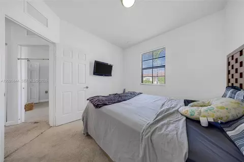 Bedroom - 9381 W 33rd Ln, Hialeah, FL 33018 photo 4 of 6