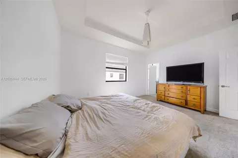 Bedroom - 9381 W 33rd Ln, Hialeah, FL 33018 photo 5 of 6