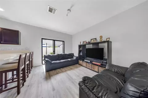 Living - 9381 W 33rd Ln, Hialeah, FL 33018 photo 4 of 4