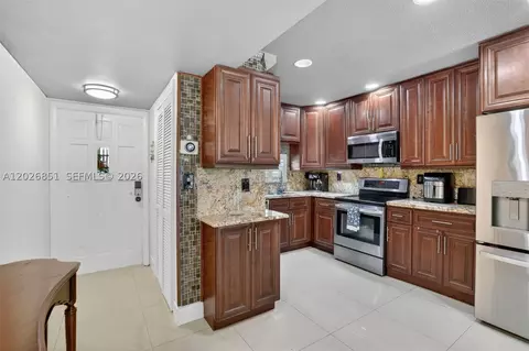 8941 S Hollybrook Blvd #205, Pembroke Pines, FL 33025