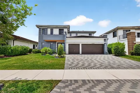 10566 N Lago Vista Cir, Parkland, FL 33076