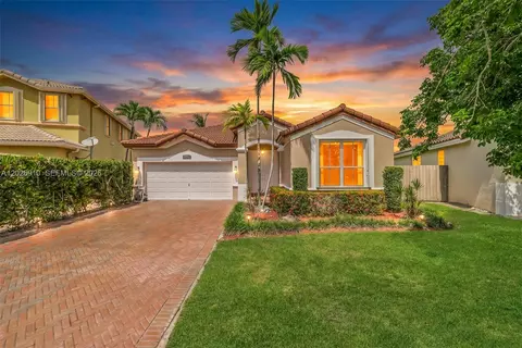 4402 SW 162nd Pl, Miami, FL 33185