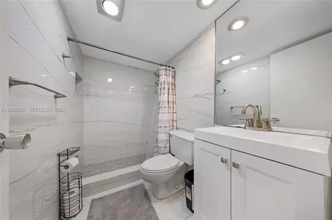 Bath - Undisclosed, Pompano Beach, FL 33069 photo 3 of 3