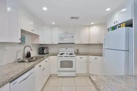 3725 S Ocean Dr #1216, Hollywood, FL 33019