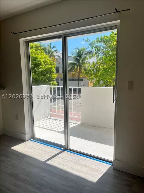 240 Collins Ave #2B, Miami Beach, FL 33139