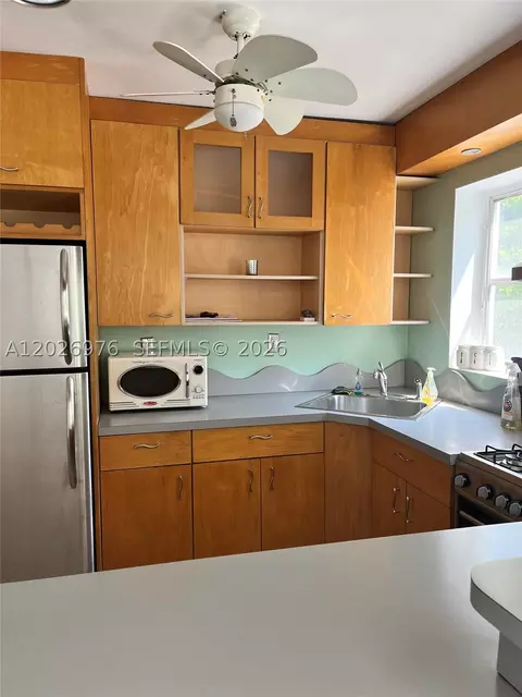 240 Collins Ave #2B, Miami Beach, FL 33139