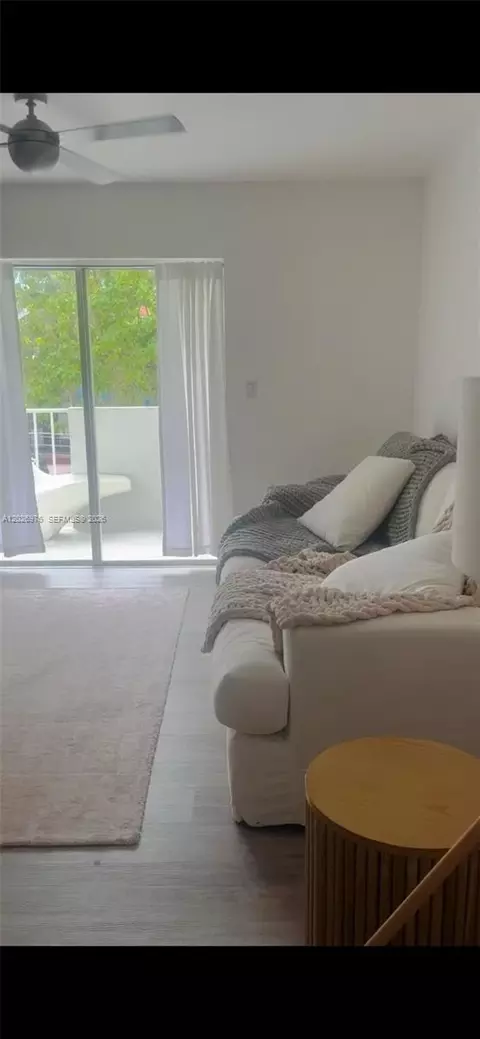 240 Collins Ave #2B, Miami Beach, FL 33139