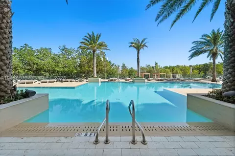 16385 Biscayne Blvd #1019, North Miami Beach, FL 33160