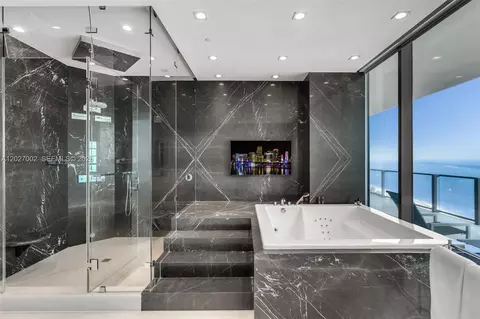 Bath - 350 Ocean Dr #LPH2N, Key Biscayne, FL 33149 photo 3 of 8