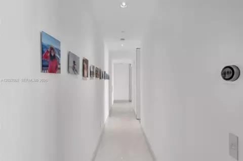 Entry Way - 350 Ocean Dr #LPH2N, Key Biscayne, FL 33149 photo 3 of 5