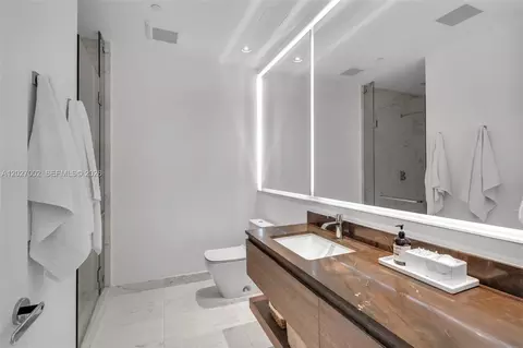 Bath - 350 Ocean Dr #LPH2N, Key Biscayne, FL 33149 photo 6 of 8