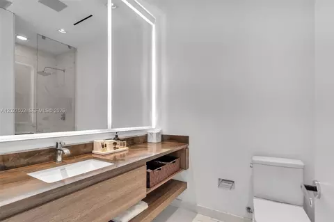 Bath - 350 Ocean Dr #LPH2N, Key Biscayne, FL 33149 photo 5 of 8