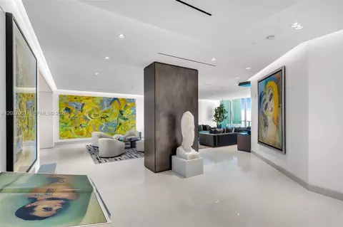Entry Way - 350 Ocean Dr #LPH2N, Key Biscayne, FL 33149 photo 2 of 5