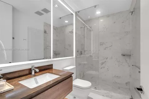 Bath - 350 Ocean Dr #LPH2N, Key Biscayne, FL 33149 photo 4 of 8