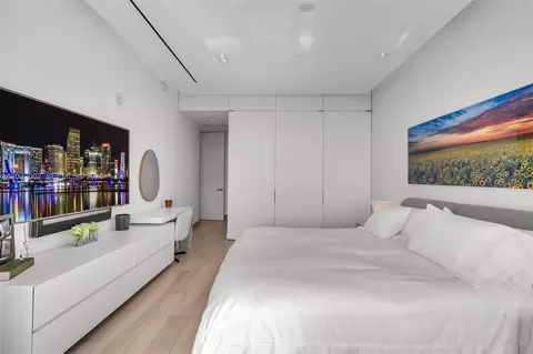 Bedroom - 350 Ocean Dr #LPH2N, Key Biscayne, FL 33149 photo 15 of 15