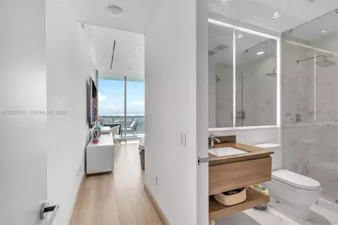Entry Way - 350 Ocean Dr #LPH2N, Key Biscayne, FL 33149 photo 4 of 5