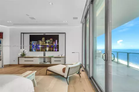 Bedroom - 350 Ocean Dr #LPH2N, Key Biscayne, FL 33149 photo 4 of 15
