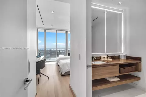 Bedroom - 350 Ocean Dr #LPH2N, Key Biscayne, FL 33149 photo 11 of 15