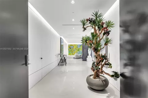 Entry Way - 350 Ocean Dr #LPH2N, Key Biscayne, FL 33149 photo 5 of 5