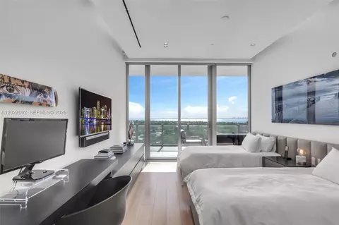 Bedroom - 350 Ocean Dr #LPH2N, Key Biscayne, FL 33149 photo 8 of 15