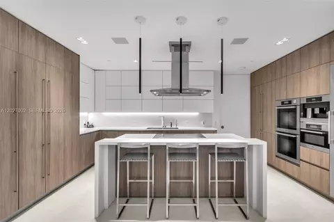 Kitchen - 350 Ocean Dr #LPH2N, Key Biscayne, FL 33149 photo 2 of 3