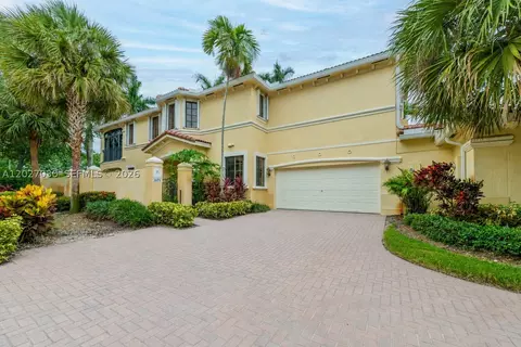 1695 Passion Vine Cir #22-1, Weston, FL 33326