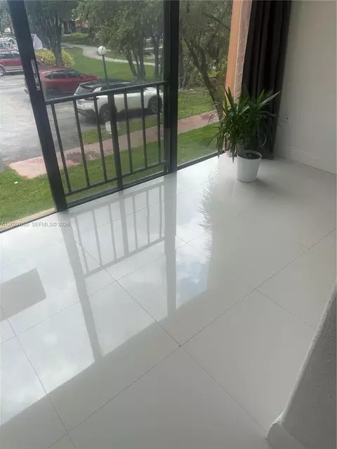 9440 W Flagler St #208, Miami, FL 33174