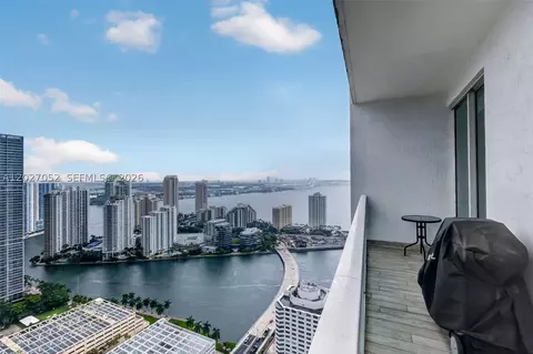 950 Brickell Bay Dr #4504, Miami, FL 33131