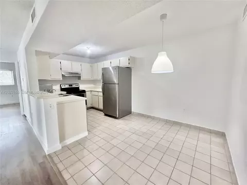 400 W Palm Cir W #201, Pembroke Pines, FL 33025