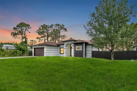 1047 E Merry St, Lehigh Acres, FL 33974