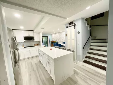 1502 NW 90th Way #1502, Pembroke Pines, FL 33024