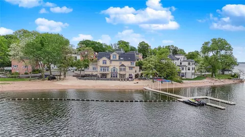 30 Aviva Ct, Staten Island, NY 10307