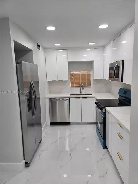 700 S Hollybrook Dr #207, Pembroke Pines, FL 33025