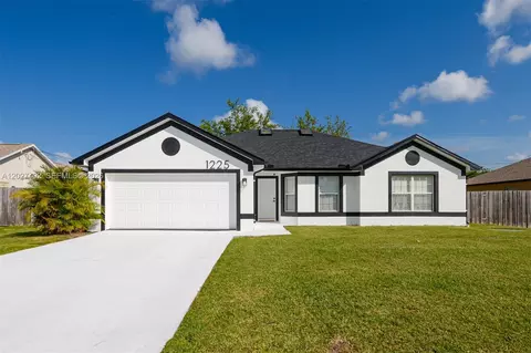1225 SW Hunnicut Ave, Port Saint Lucie, FL 34953