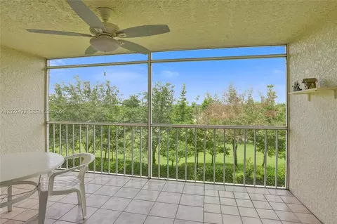 4550 NW 18th Ave #306, Pompano Beach, FL 33064