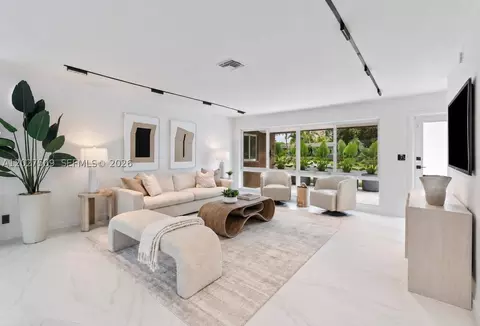 2110 NE 54th St, Fort Lauderdale, FL 33308